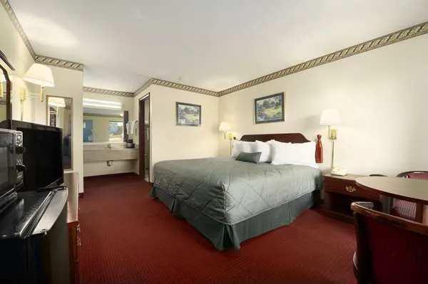 Days Inn by Wyndham Augusta/Fort Eisenhower 4
