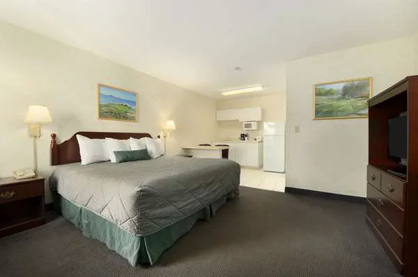Days Inn by Wyndham Augusta/Fort Eisenhower 4