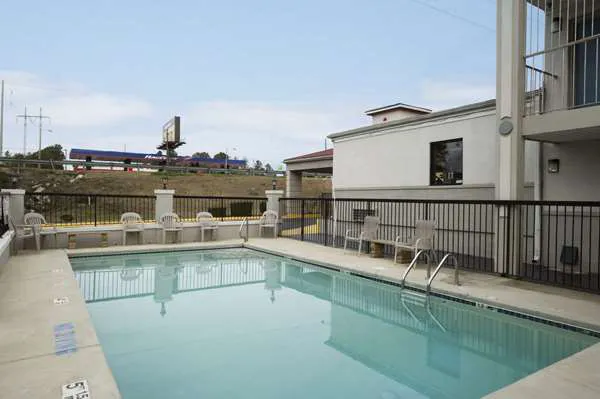 Days Inn by Wyndham Augusta/Fort Eisenhower 4