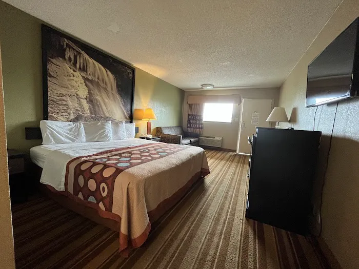 Super 8 by Wyndham Shelby 4