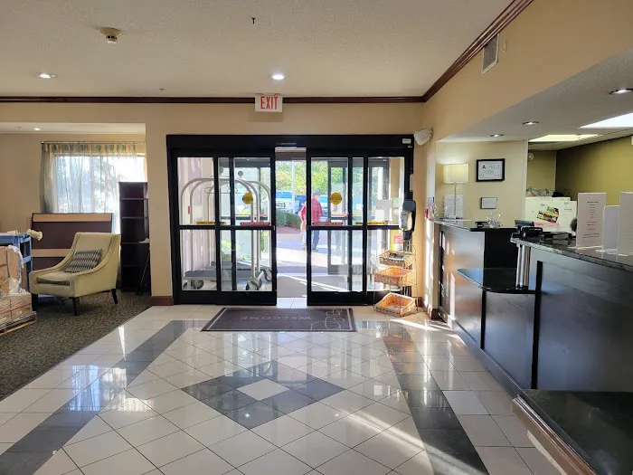 Country Inn & Suites by Radisson, Shelby, NC 4