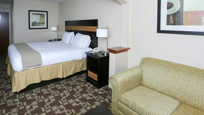 Country Inn & Suites by Radisson, Shelby, NC 4