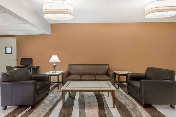 Howard Johnson by Wyndham Spartanburg Expo Center 4