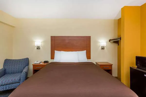 Howard Johnson by Wyndham Spartanburg Expo Center 4