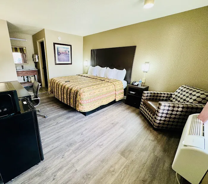 Rodeway Inn Expo Center 4