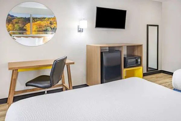 Days Inn by Wyndham Spartanburg Waccamaw 4