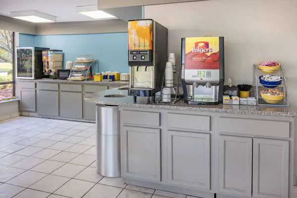 Days Inn by Wyndham Spartanburg Waccamaw 4