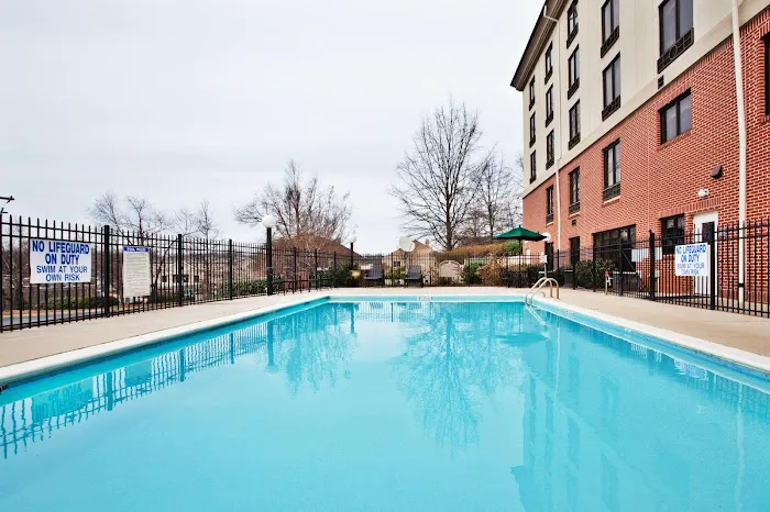 Holiday Inn Express & Suites Greenville-Downtown by IHG 4