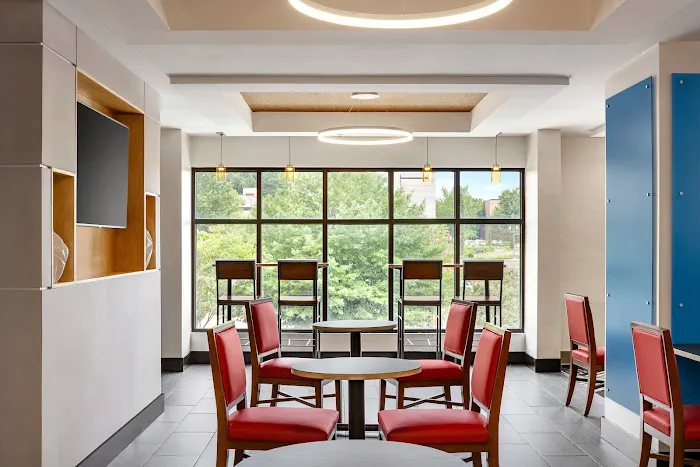 Holiday Inn Express & Suites Greenville-Downtown by IHG 4