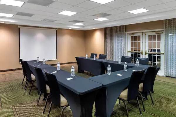 La Quinta Inn & Suites by Wyndham Greenville Haywood 4
