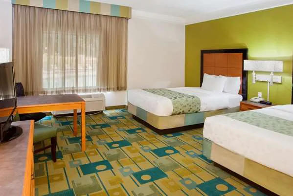 La Quinta Inn & Suites by Wyndham Greenville Haywood 4