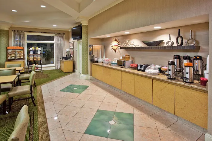 La Quinta Inn & Suites by Wyndham Greenville Haywood 4