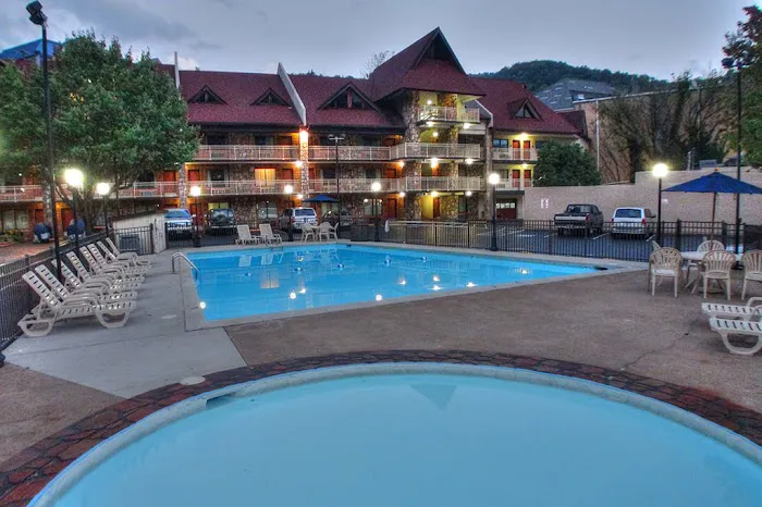 Crossroads Inn & Suites 4