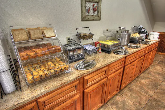 Crossroads Inn & Suites 4
