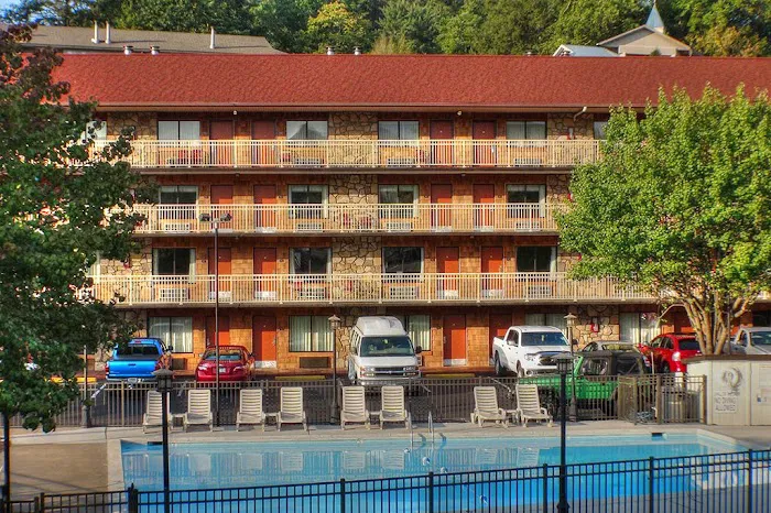 Crossroads Inn & Suites 4