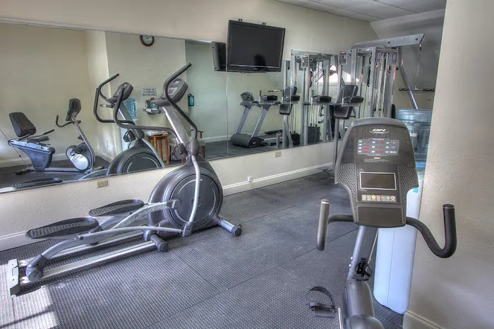 Crossroads Inn & Suites 4