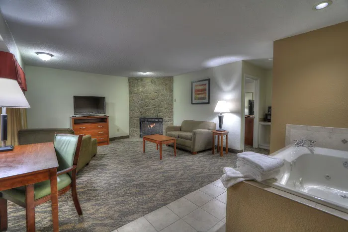 Crossroads Inn & Suites 4