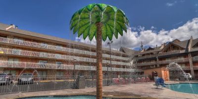 Crossroads Inn & Suites