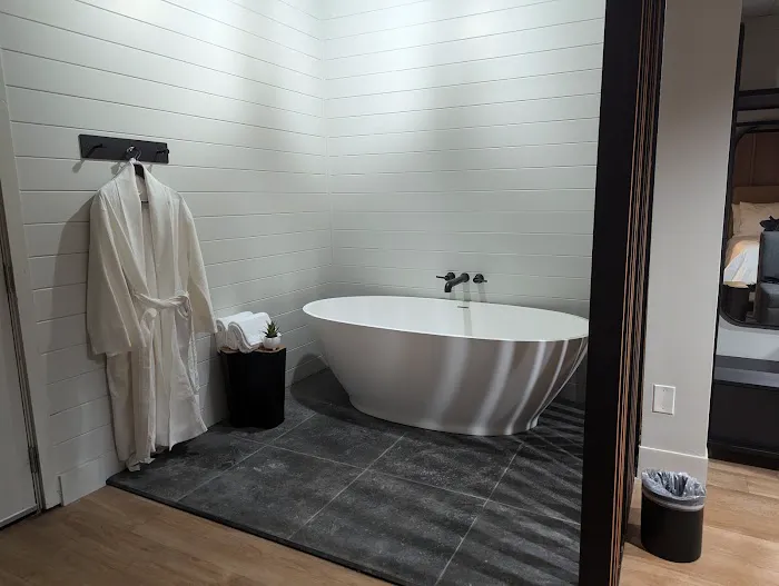 Historic Rocky Waters Inn, A Small Luxury Hotel 4