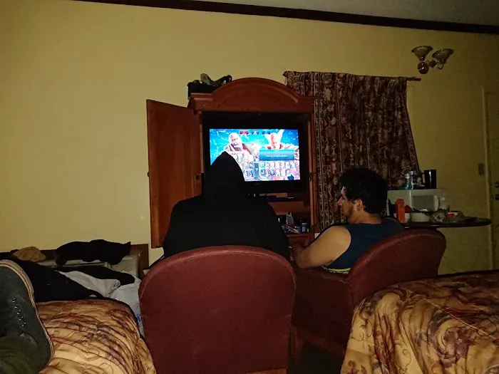 E-Z Inn & Suites 4
