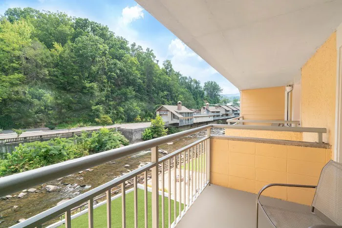 Gatlinburg River Inn 4