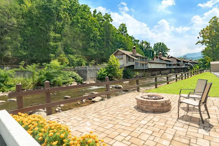 Gatlinburg River Inn 4
