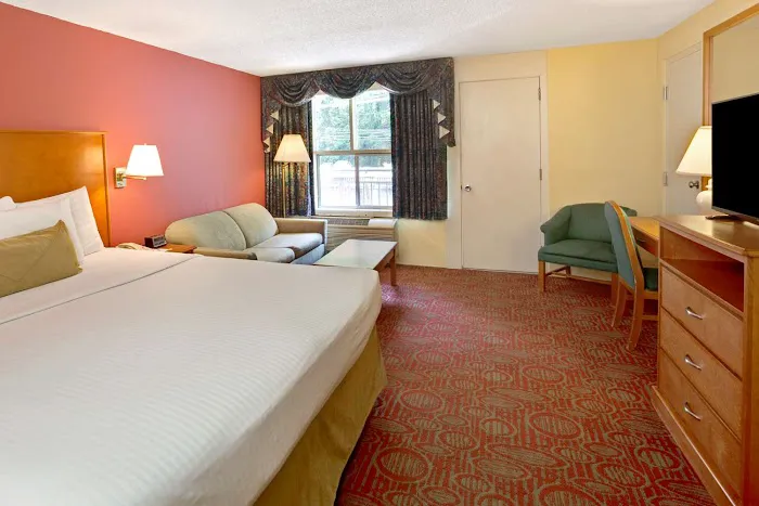Days Inn by Wyndham Gatlinburg On The River 4