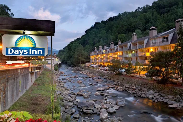 Days Inn by Wyndham Gatlinburg On The River 4