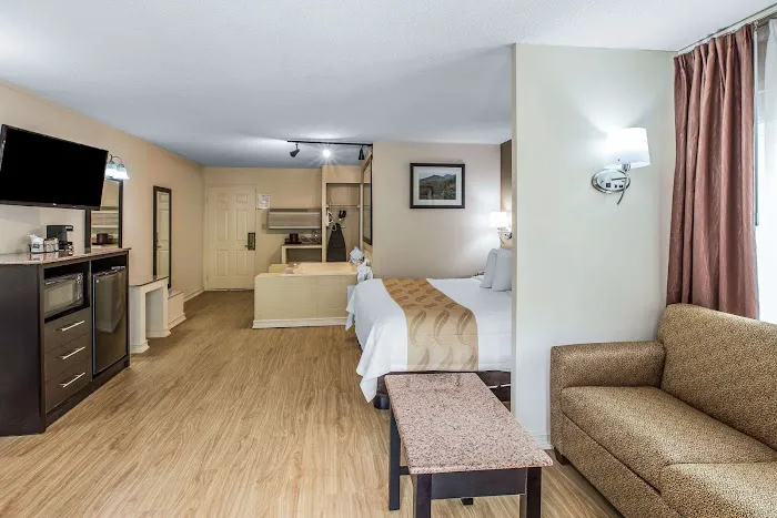 Quality Inn & Suites 4