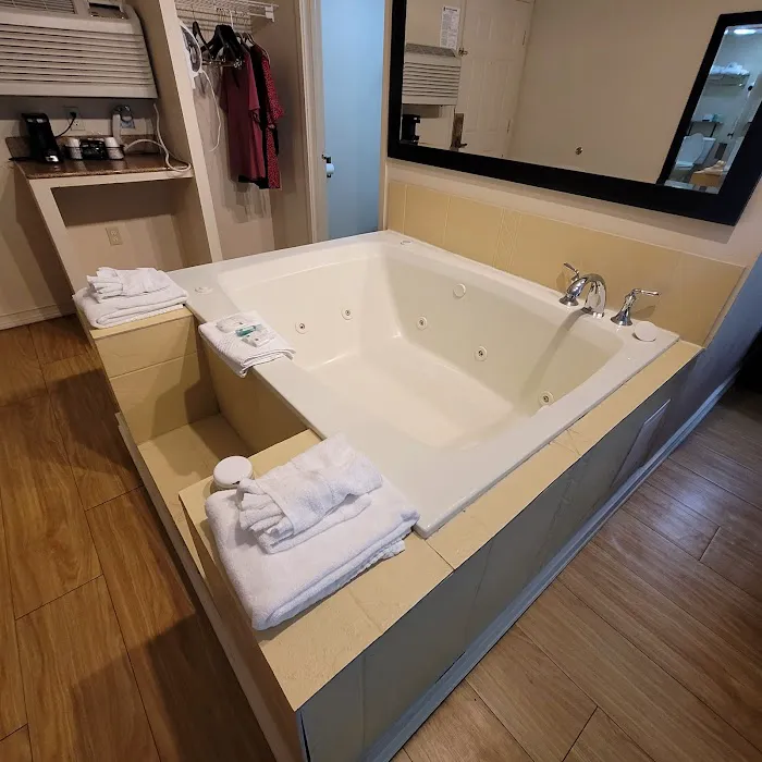 Quality Inn & Suites 4
