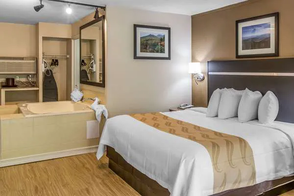 Quality Inn & Suites 4