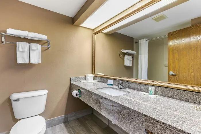 Quality Inn 4