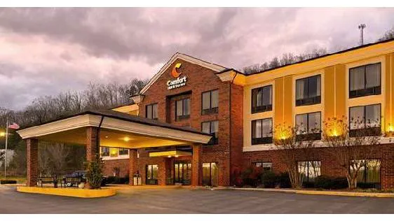 Comfort Inn & Suites 4
