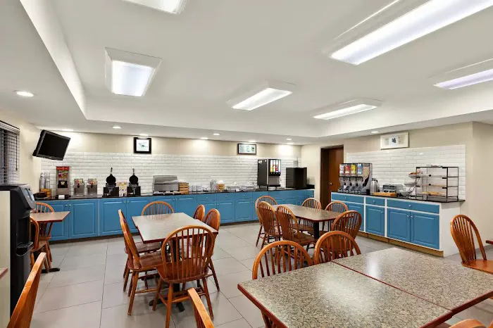 Country Inn & Suites by Radisson, Jonesborough-Johnson City West, TN 4