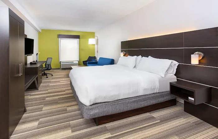 Holiday Inn Express & Suites Morristown by IHG 4