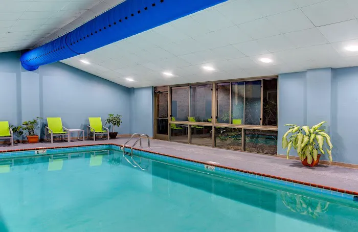 Holiday Inn Express & Suites Morristown by IHG 4