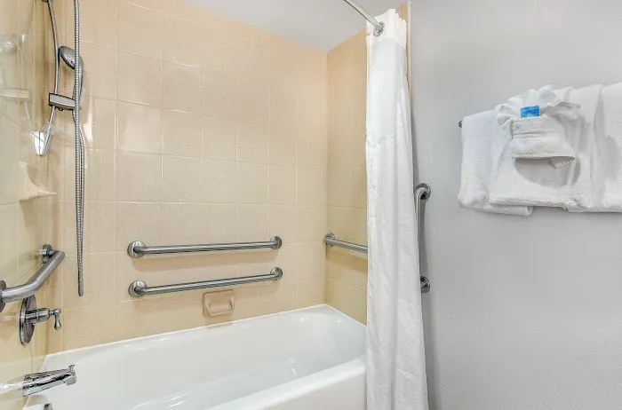 Holiday Inn Express & Suites Morristown by IHG 4