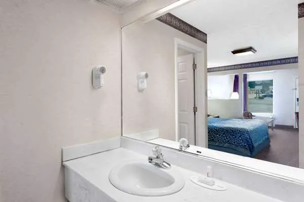 Days Inn by Wyndham Morristown 4
