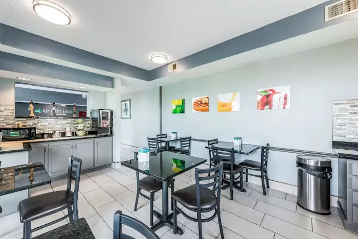 Quality Inn Downtown 4