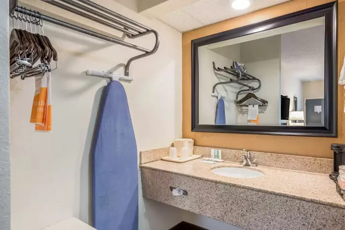 Quality Inn Downtown 4