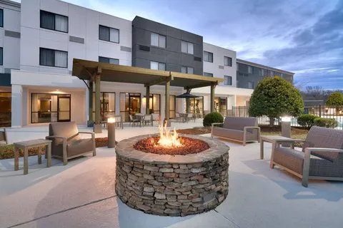 Courtyard Johnson City 4