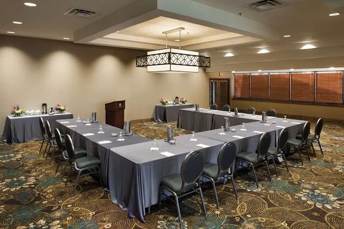 DoubleTree by Hilton Hotel Johnson City 4