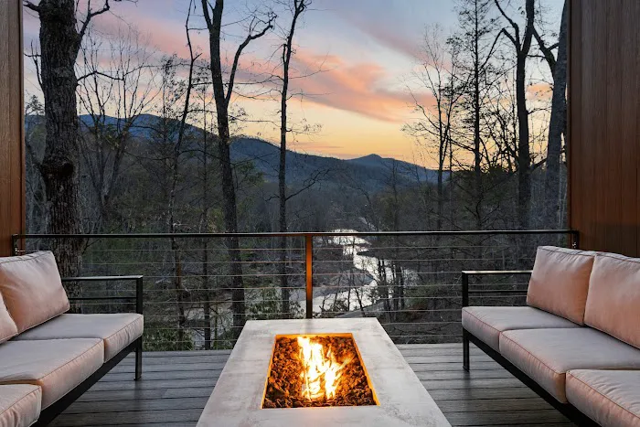 The River Bed | Pets, Hot Tub, River Access 4
