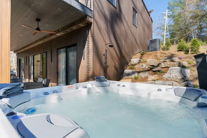 The River Bed | Pets, Hot Tub, River Access 4