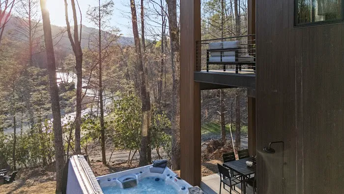 The River Bed | Pets, Hot Tub, River Access 4