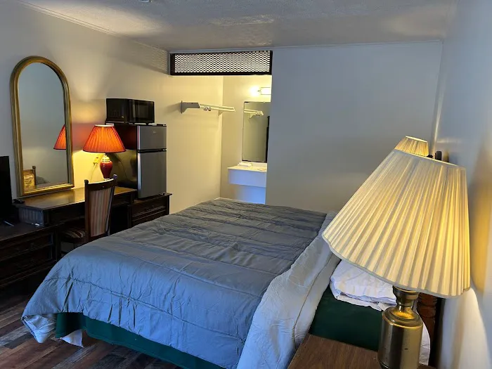 Lemon Tree Inn 4
