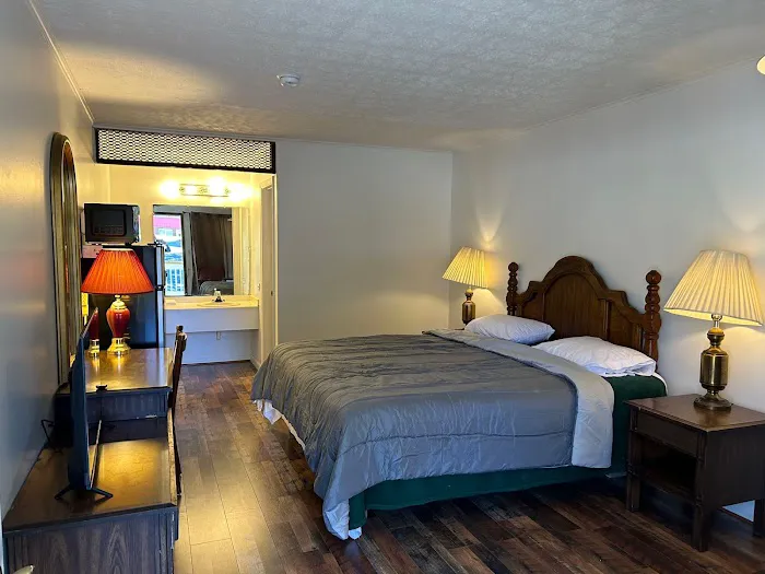 Lemon Tree Inn 4