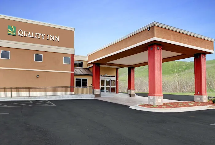 Quality Inn Asheville Downtown Tunnel Rd 4