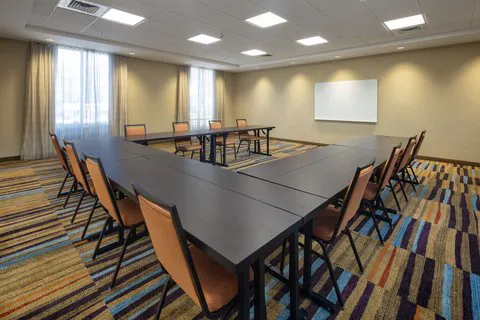 Econo Lodge Biltmore 4