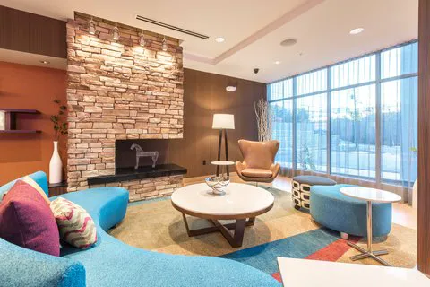 Econo Lodge Biltmore 4